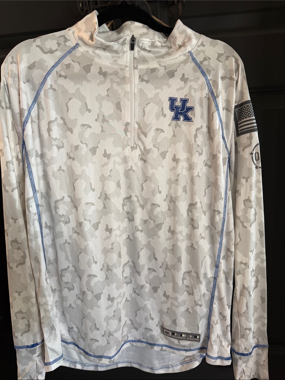 Like New** Colosseum Women’s UK American White Camo 1/4-Zip Pullover - Size XL